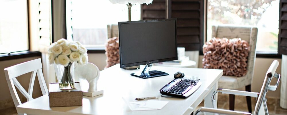 chic-office-desk